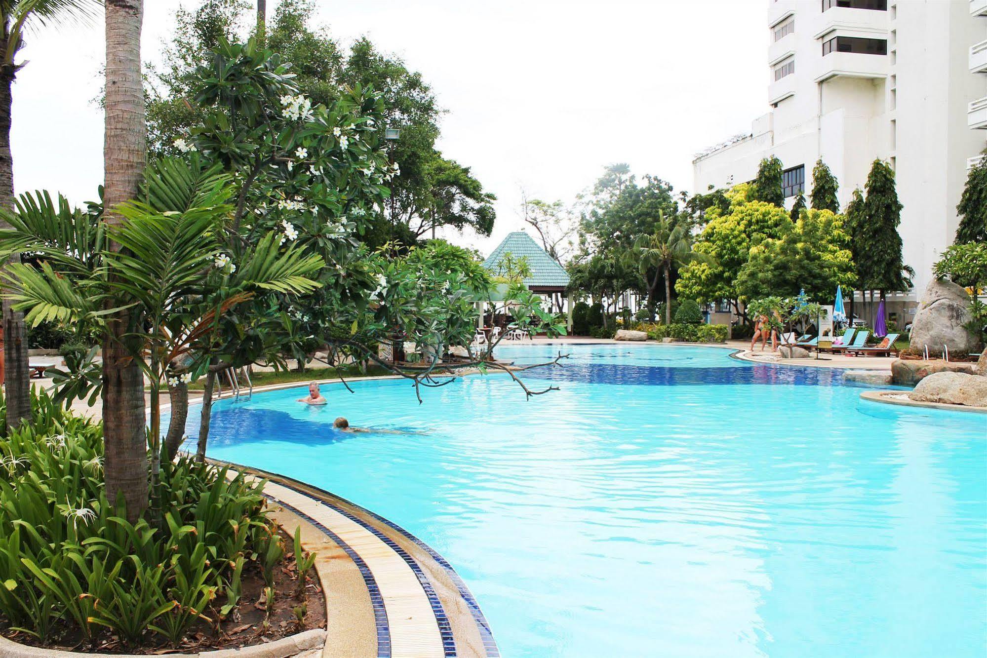 The Circle Residence Jomtien Beach Esterno foto